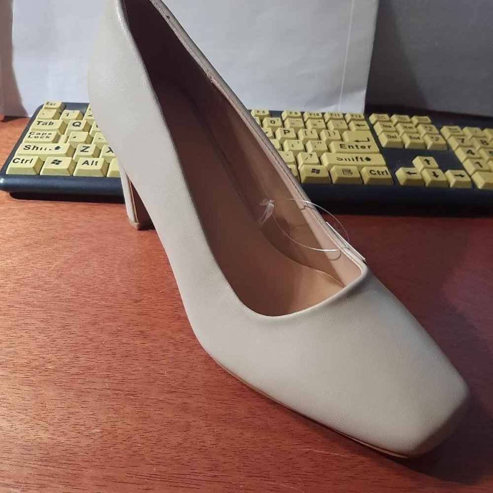 NEW ! Mysoft Women Square Closed Toe Block high Heel Pump Nude Size 9/10